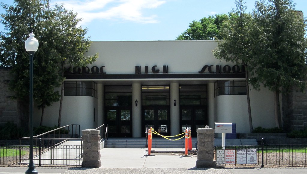 Alturas, CA 1051a Entrance to Modoc (County) High School i… Flickr