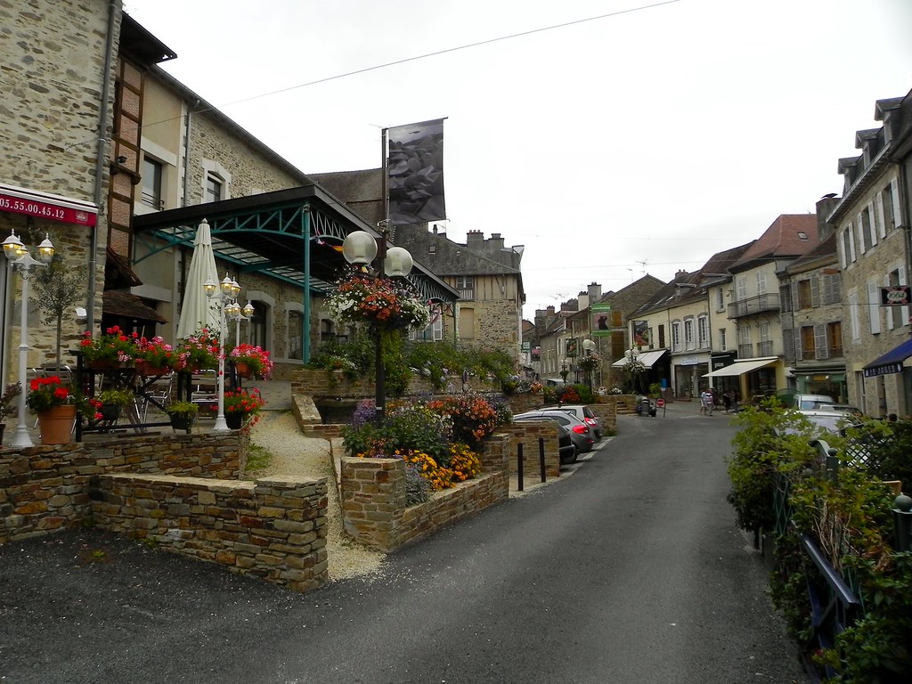 Saint Yrieix La Perche SaintYrieix est un pays de couleur… Flickr