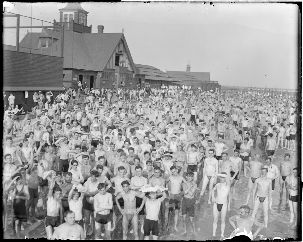 Big crowd at the L Street Bath House, South Boston, on a 9… Flickr
