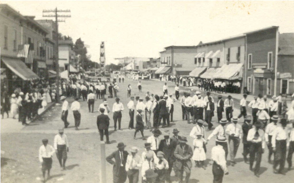 Kanawha, Iowa July 4 1914 Packing them in on Independenc… Flickr