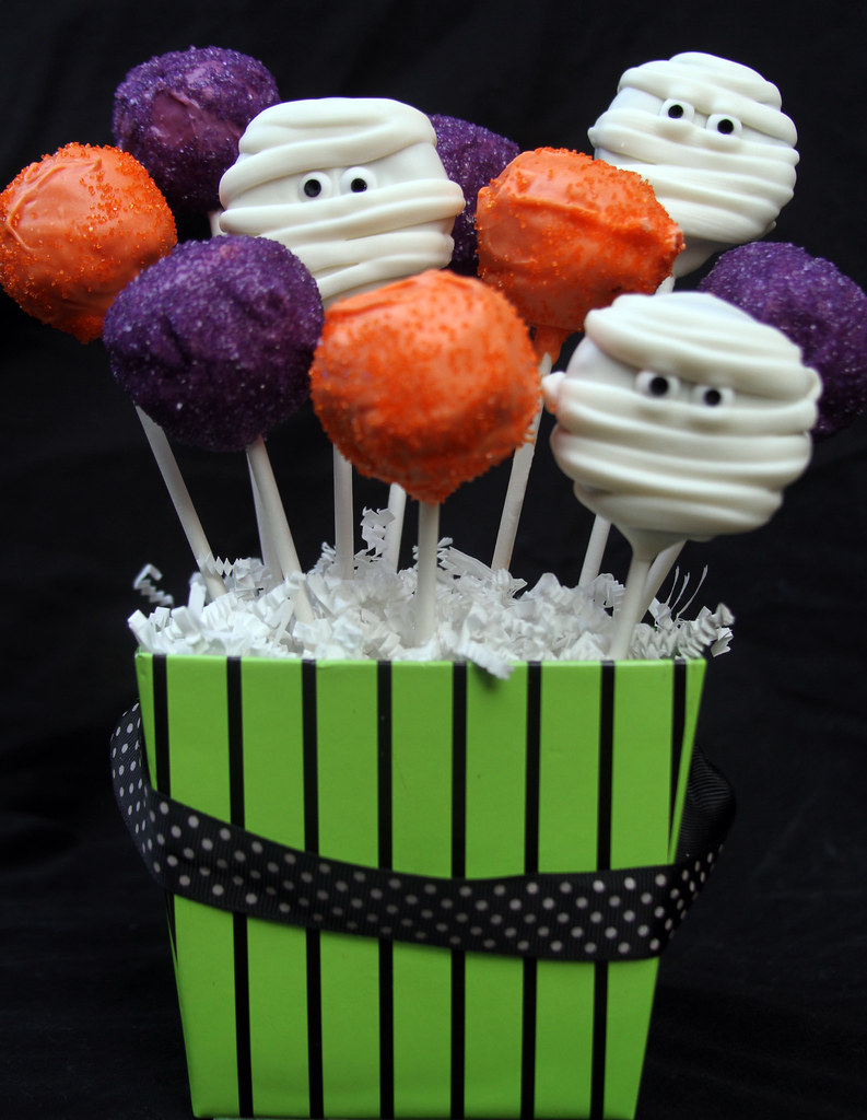 Halloween Cake pops Halloween themed cake pops with Oreo m… Flickr