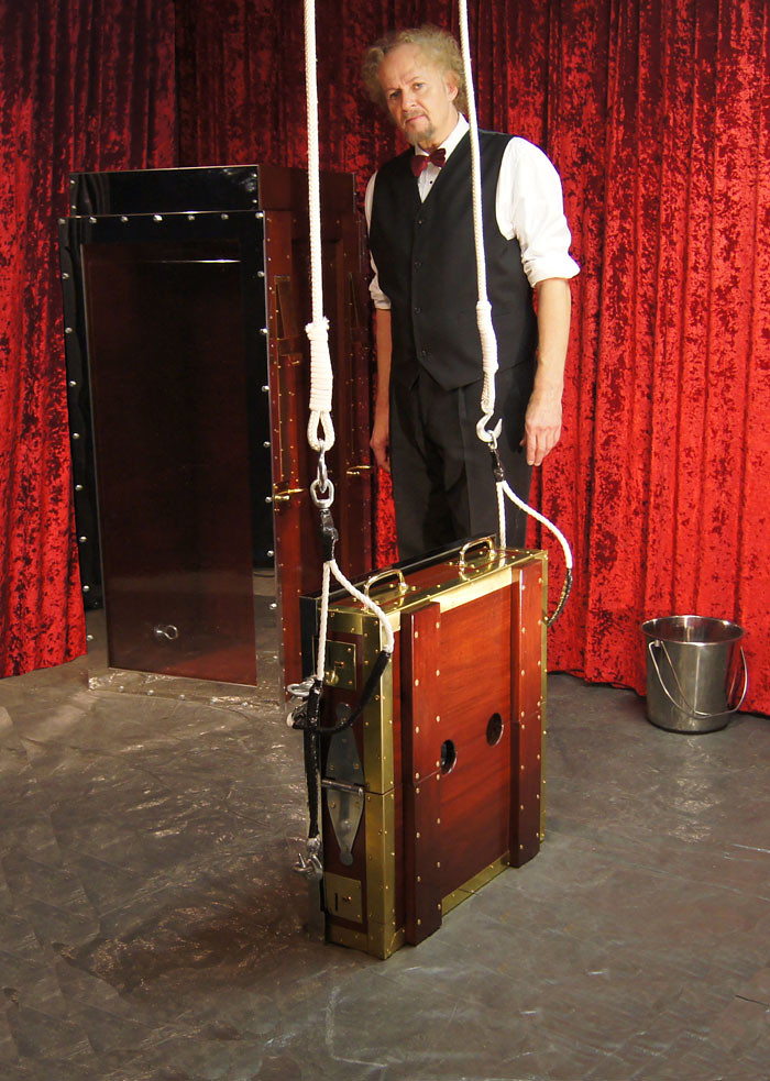 Houdini's Chinese Water Torture Cell A picture of Richard … Flickr