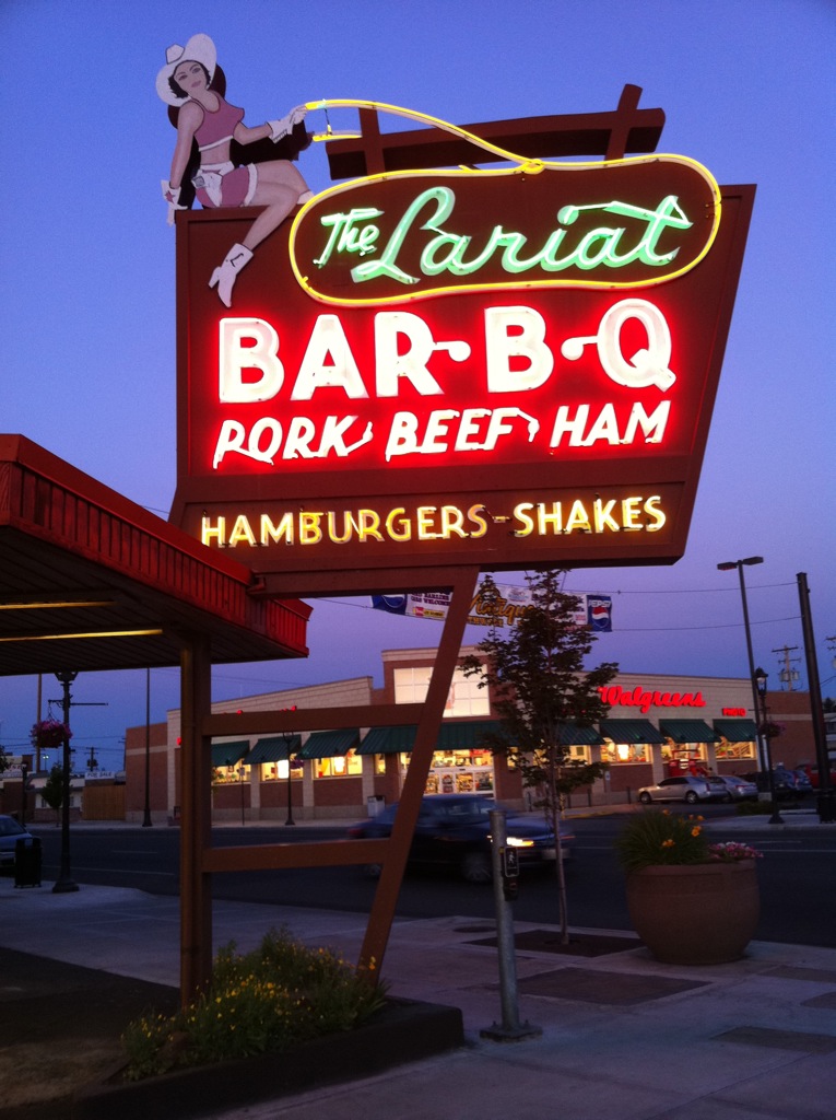 The Lariat BarBQ in Yakima WA Was glad to catch this at … Flickr