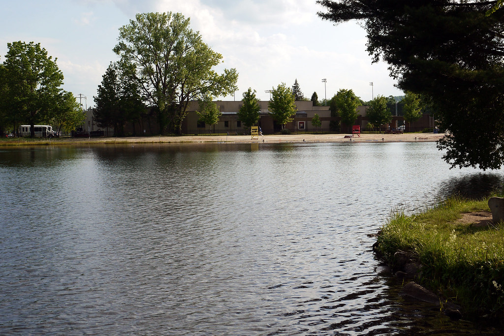 Horseshoe Lake beach Whatchya waiting for? Come on in, the… Flickr