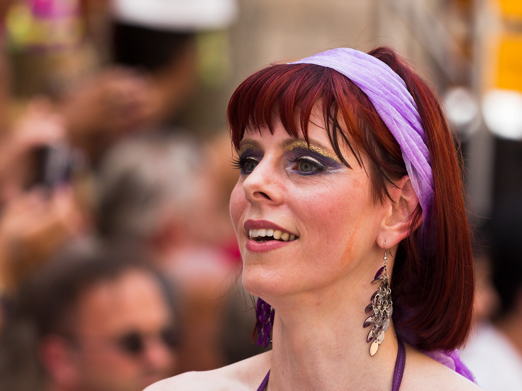 Street Portrait Ef70 200mm F 4l Is Usm Canon Eos 60d 180 Flickr