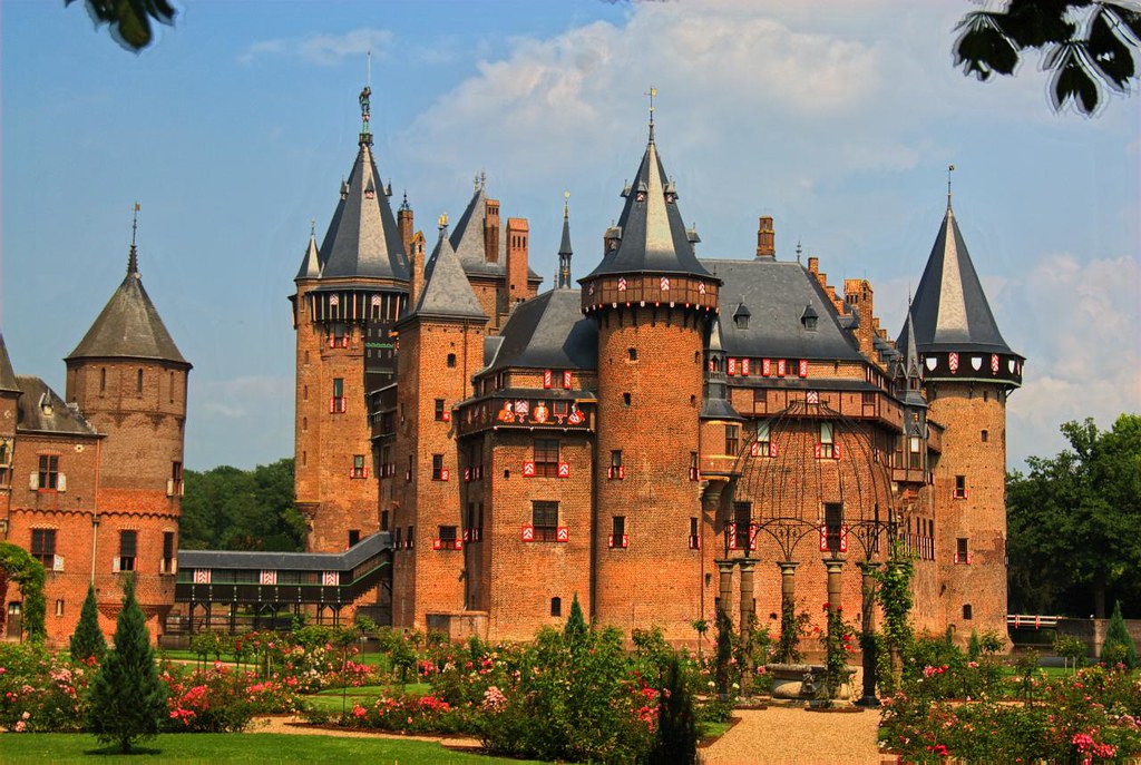 Kasteel De Haar (Haarzuilens) III Castle De Haar is locate… Flickr