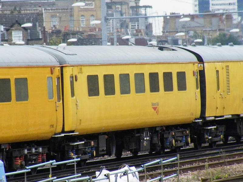 977983 Clapham Junction 071011 Network Rail MK2 Hot Box de… Flickr