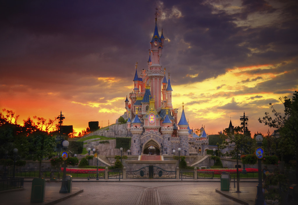 A Disneyland Paris Sunset After my kids ditched me earlier… Flickr