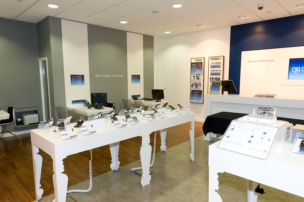 O2 Tottenham Court Road store tour Take a look at the late… Flickr