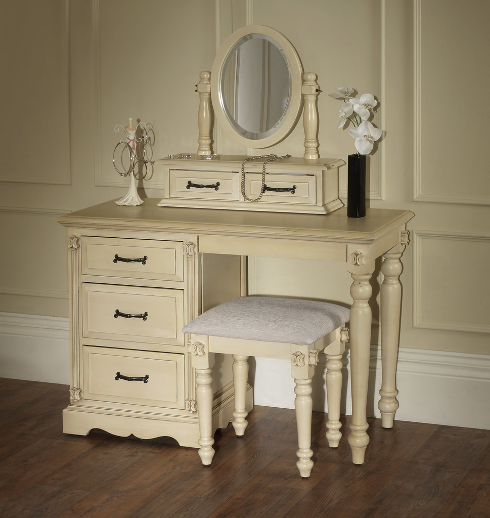 Victorian Dressing Table Set In the Victorian era there wa… Flickr