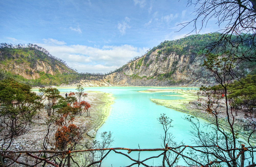 Kawah Putih HDR Kawah Putih (White Crater) sits on top o… Flickr