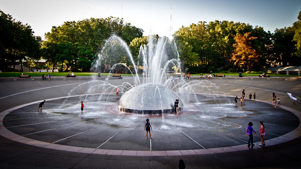 International Fountain IMG_1501 Seattle Center is a park… Flickr