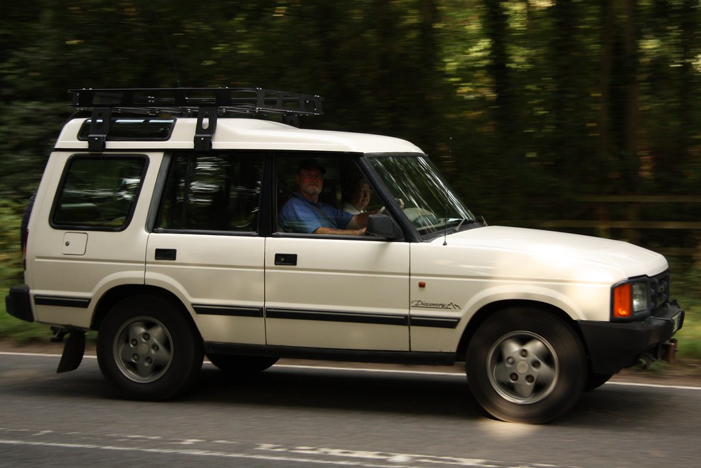 LAND ROVER DISCOVERY SERIES 1 WHITE STONELEIGH 201… Flickr