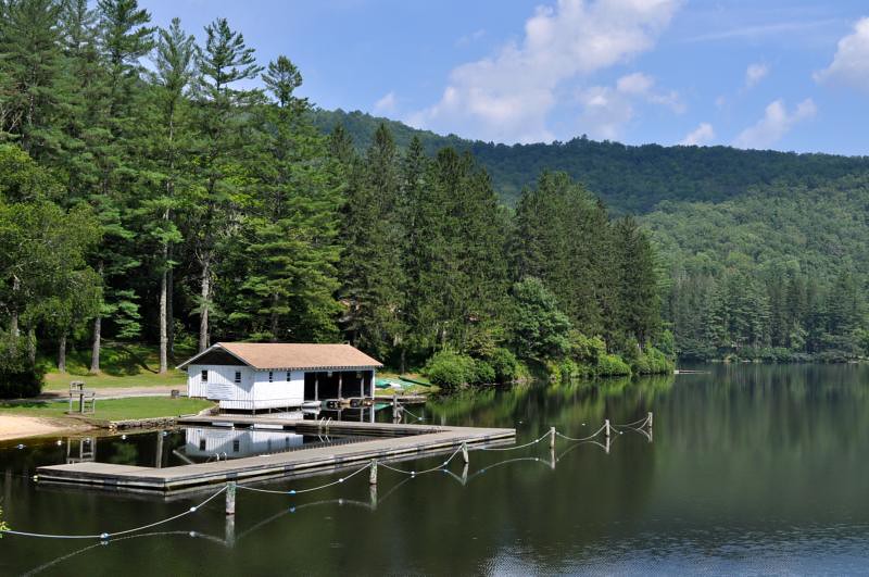 Lake Logan Boathouse Lake Logan, Haywood County, North Car… Flickr
