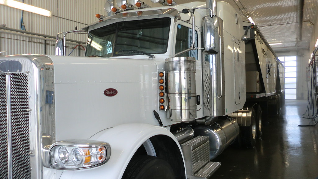 Wander Wash 18 Wheeler Wash So much room to wash your truc… Flickr