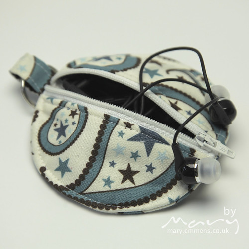 Circle Zip Earbud Pouch Blogged Tutorial on Erin Eriksons … Flickr