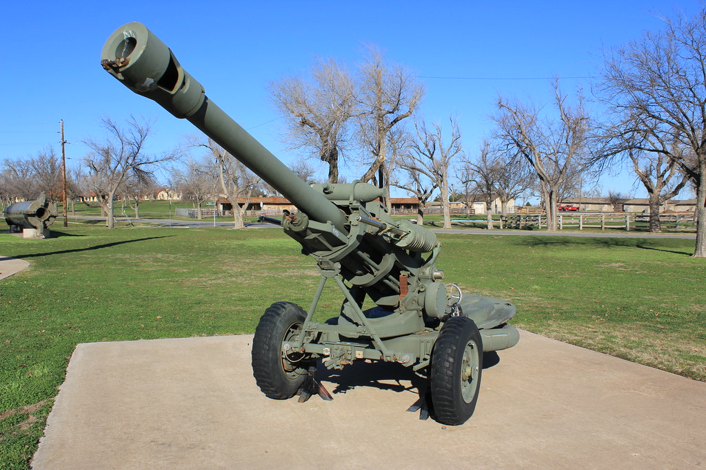 105MM Light Howitzer The display reads 105 MM Light Howit… Flickr