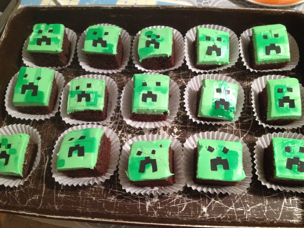 Minecraft Creepers Minecraft 'Creeper' cupcakes made for m… Flickr