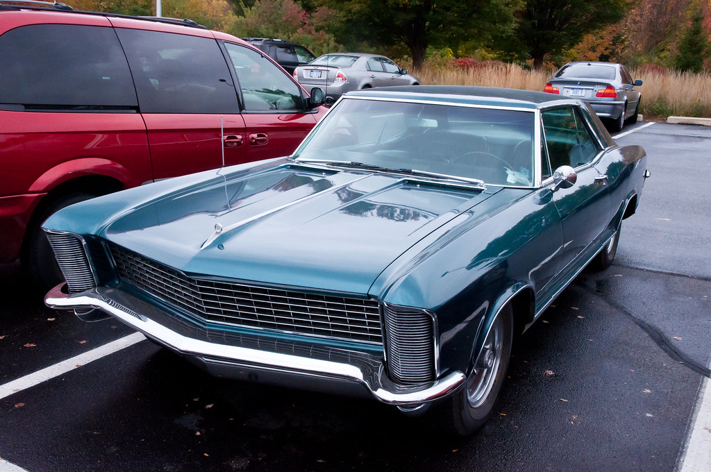 Classic American Car A Buick Riviera, from the 1960s? Cool… Caribb