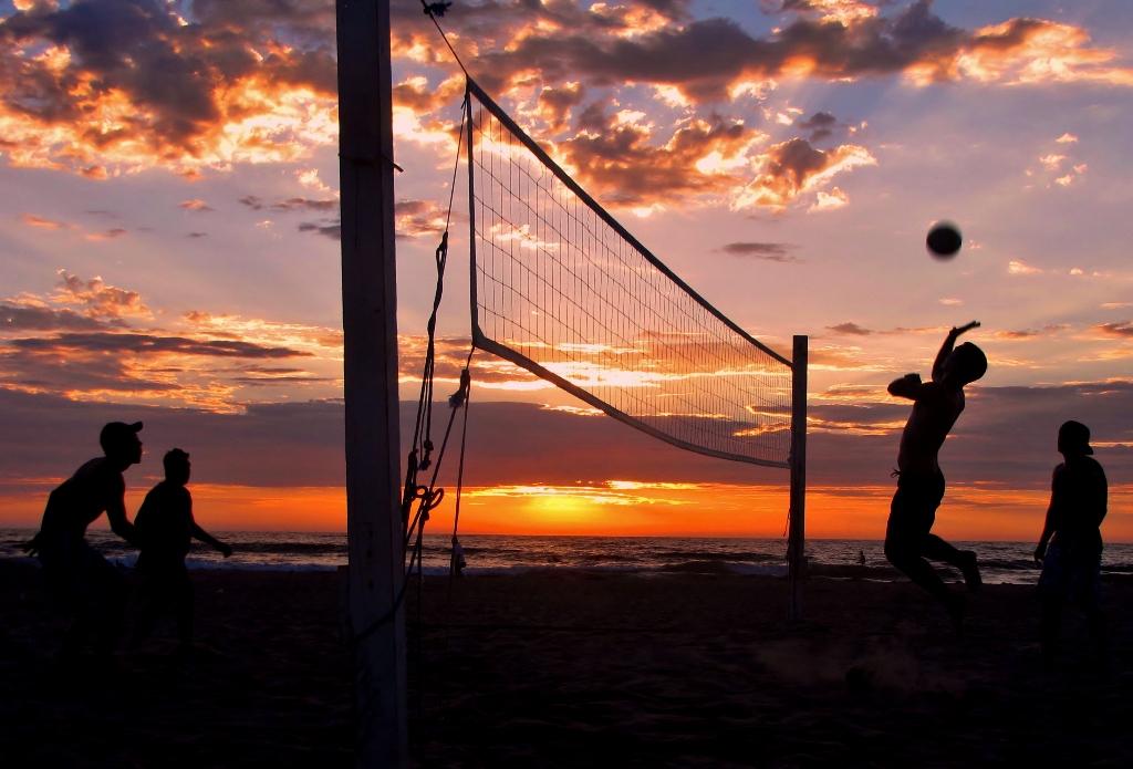 Sunset Volleyball San Diego, California Surfers, volleybal… Flickr