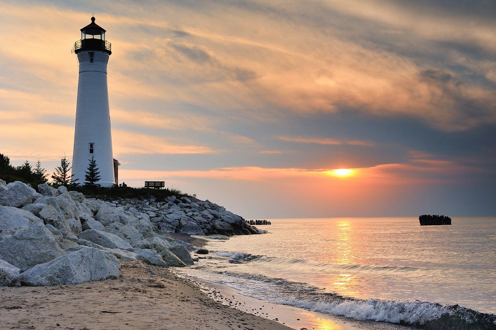 Crisp Point Lighthouse Sunset Lake Superior, Upper Michi… Flickr