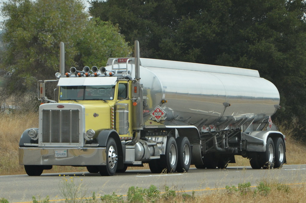 PETERBILT BIG RIG FUEL TANKER TRUCK (18 WHEELER) Navymailman Flickr