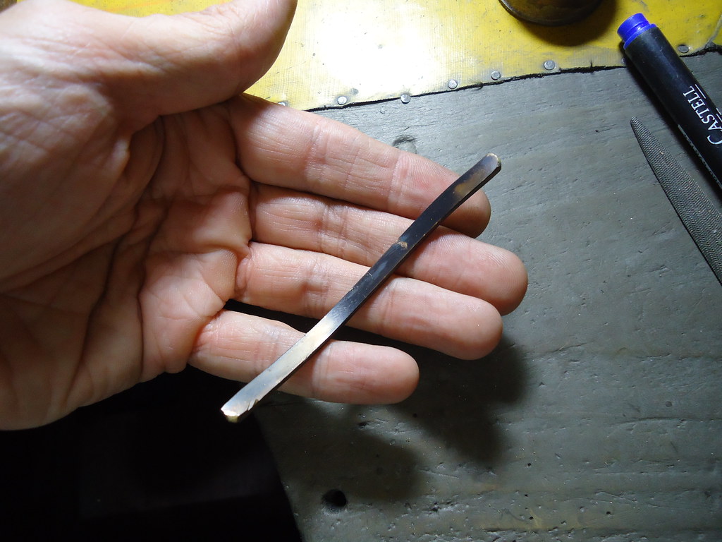 Gold rod A 9.5 cmlong 750gold (18 carats) rod