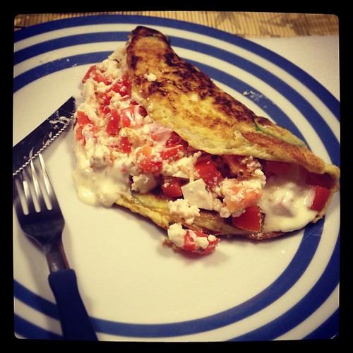 Super omelete de jiló recheado com tomate, queijo minas, r… Flickr