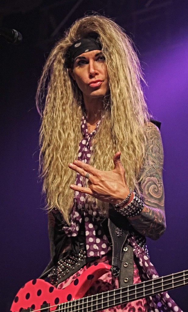 Lexxi Foxx Steel Panther Lexxi Foxx demonstrating how to… Flickr