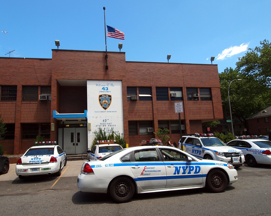 P043 NYPD Police Station Precinct 43, Parkchester, Bronx, … Flickr