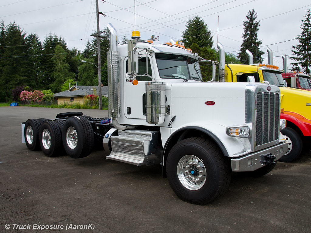 2023 Peterbilt 520 CLASS 8 (GVW 33001 150000) Conventional.