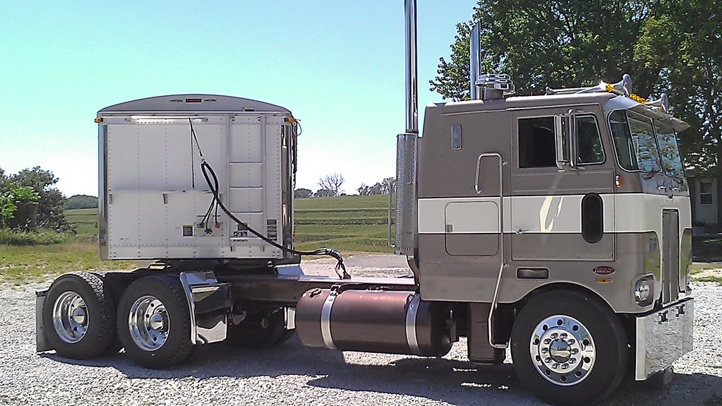 Peterbilt 352 1980 Peterbilt 352 cabover