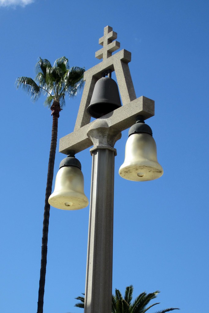 Raincross Streetlight 1928 Design This is the 1928 design,… Flickr
