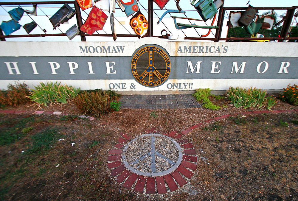 Hippie Memorial The hippie memorial in Arcola, Illinois st… Flickr