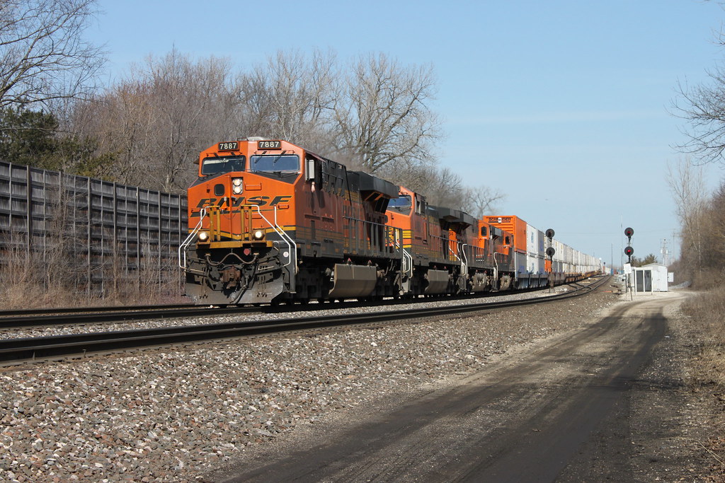 BNSF 7887 at Willow Springs BNSF ES44DC 7887 leads a typi… Flickr