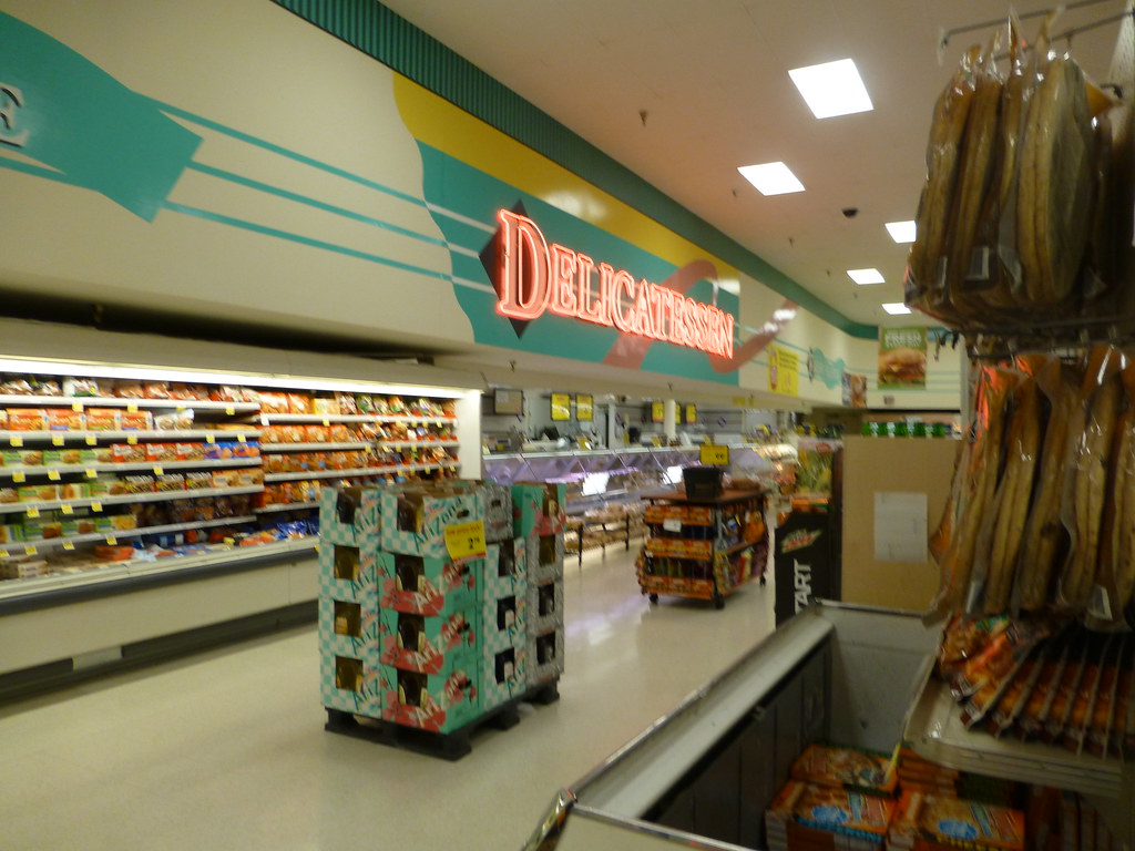 Giant Eagle in Vermilion, Ohio Built as a Kroger then beca… Flickr