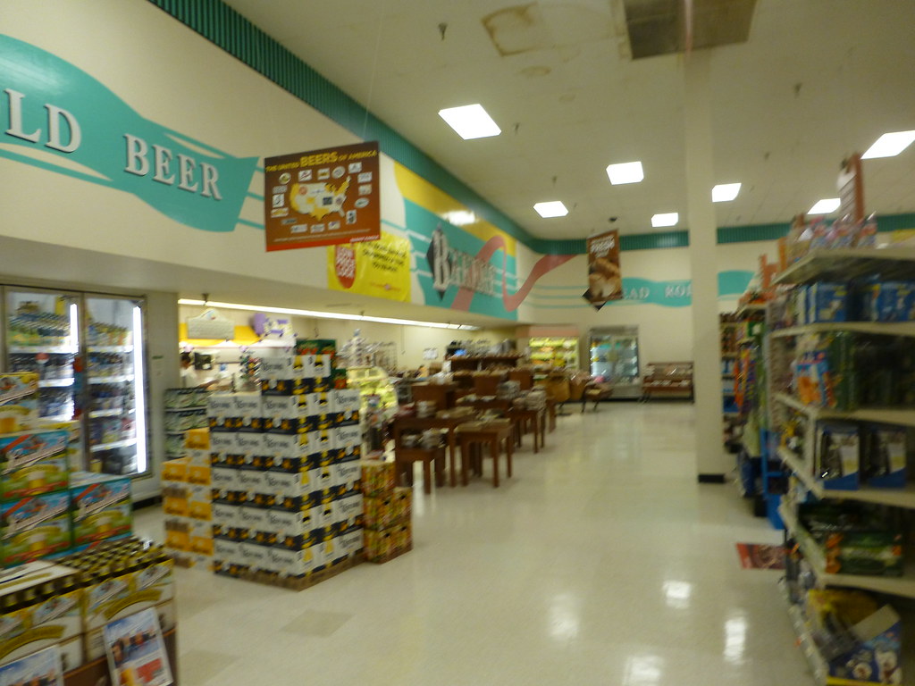 Giant Eagle in Vermilion, Ohio Built as a Kroger then beca… Flickr