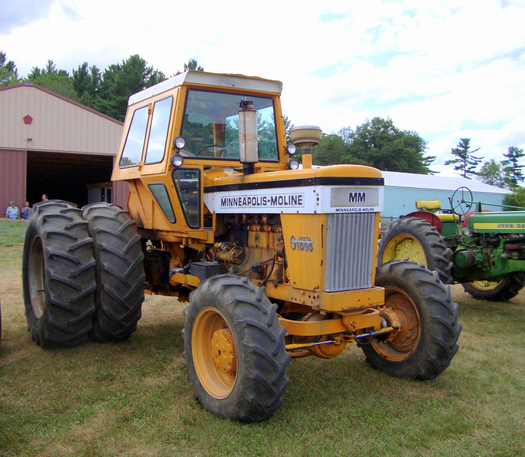 Minneapolis Moline G1000 Tractor