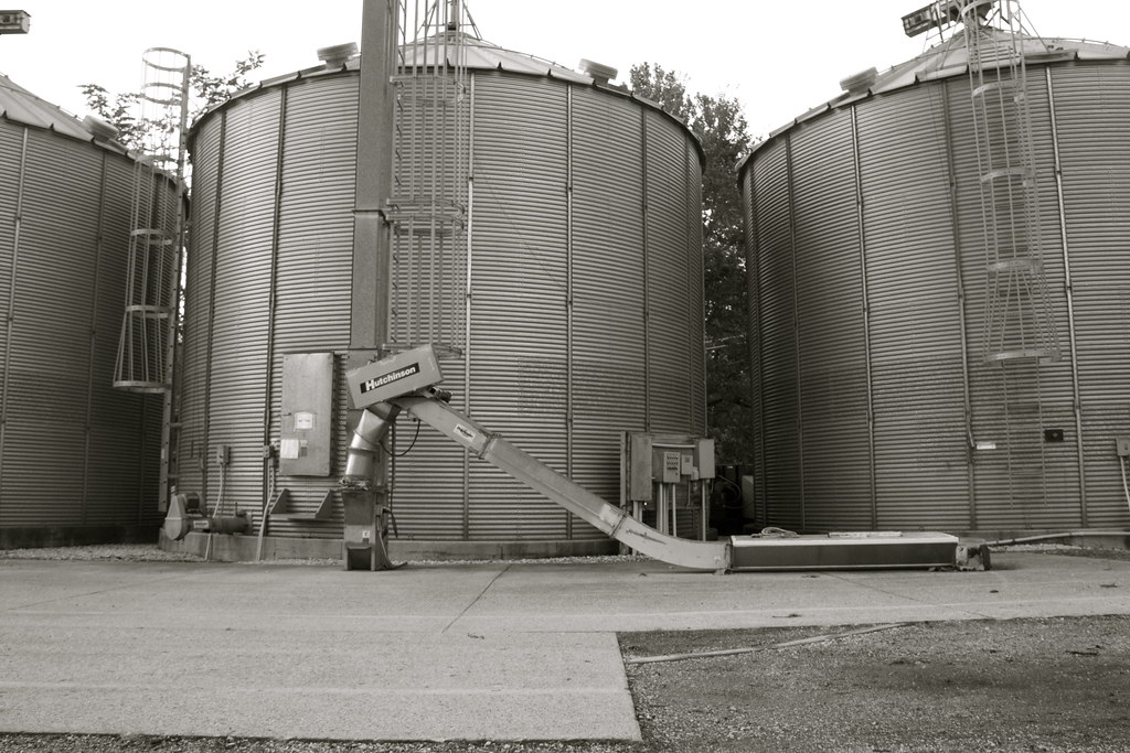 Grain Elevators With Hutchinson Portable Grain Auger Flickr