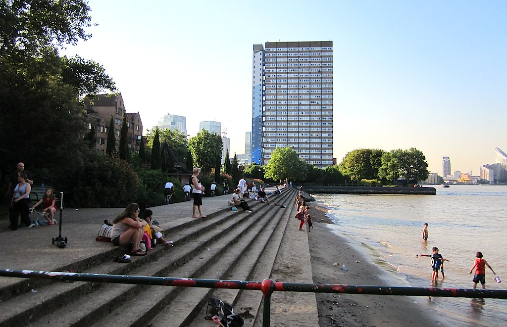 The Isle of Dogs beach This stretch of beach in Cubitt Tow… Flickr