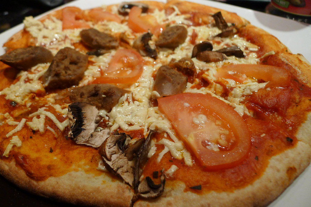 Pizza Sainsbury's pizza base and pizza sauce topped with t… Flickr