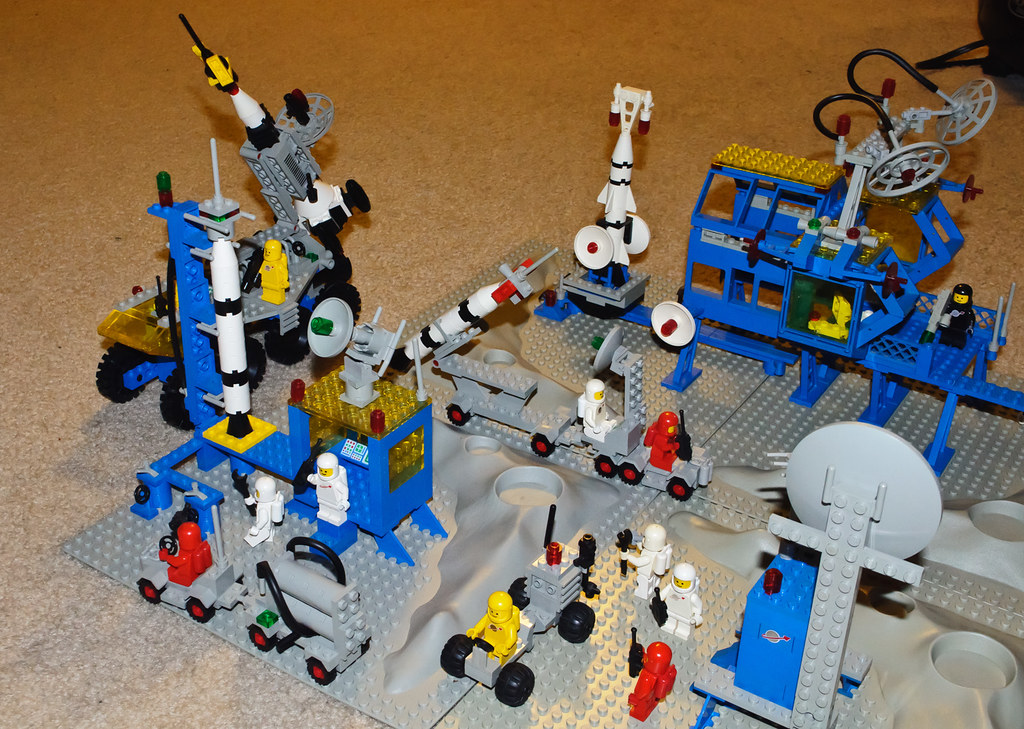 Lego Space Classic With 13 sets in my collection, I set up… Flickr