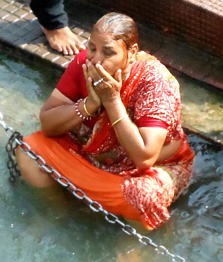 HarkiPairi bath A woman pilgrim having a bath in Ganges … Flickr