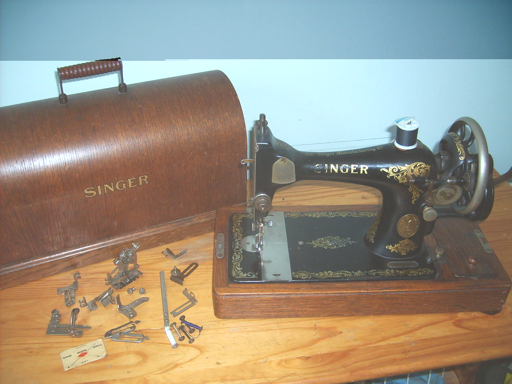 1925 Singer Hand Crank Sewing Machine Just over 7 years ag… Flickr