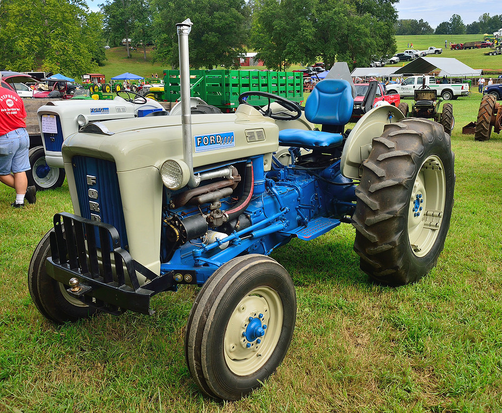 Restored Ford 4000 tractor At the 2012 Farm Days in Dacusv… Flickr