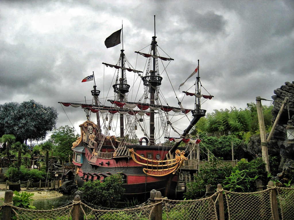 Captain's Hook Pirate Ship / Disneyland Paris toski2012 Flickr