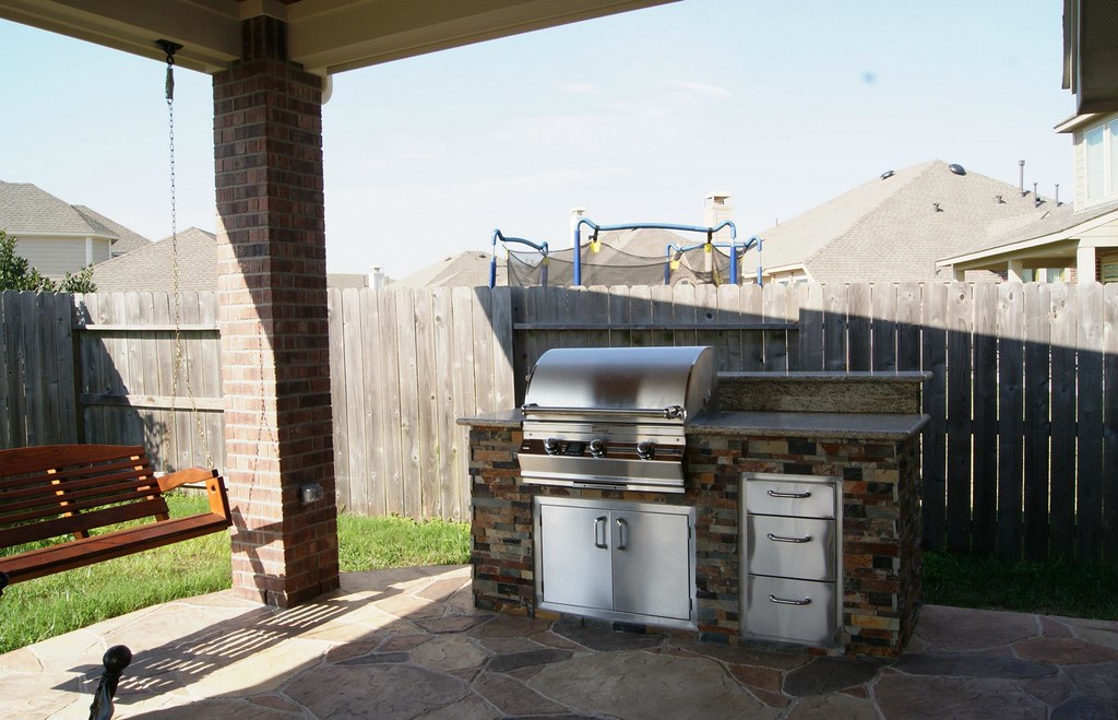 Simple outdoor kitchen in League City, TX Grill and storag… Flickr