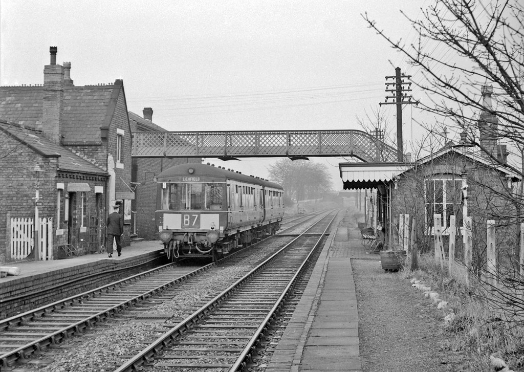 Pelsall Station 02/12/1963 A Gloucester RCW unit (Class 10… Flickr
