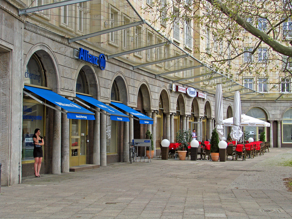 Strausberger Platz Über den kreisförmig angelegten Platz f… Flickr