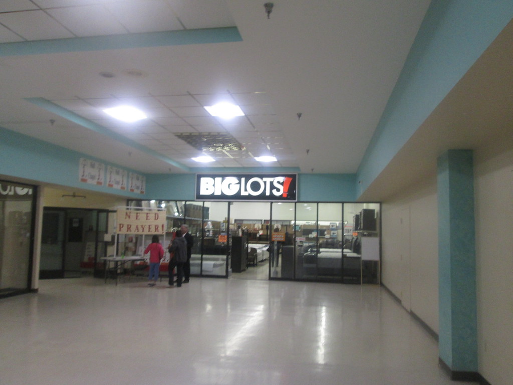 Big Lots Mall Entrance Meadville, PA. October 2015. … Flickr